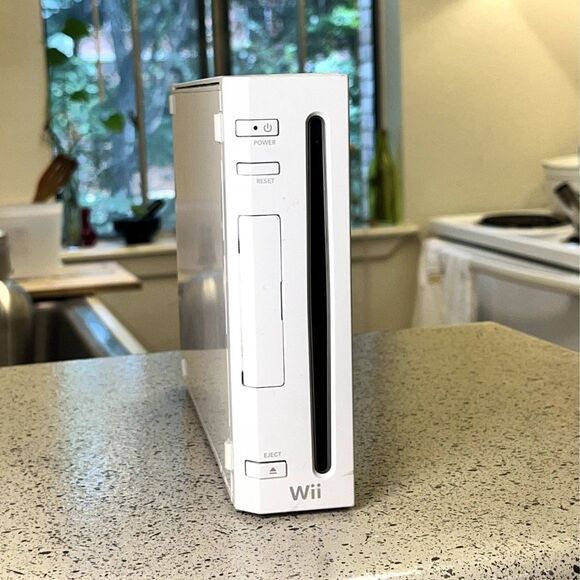 Nintendo Wii + Accesories - Picture 3 of 3